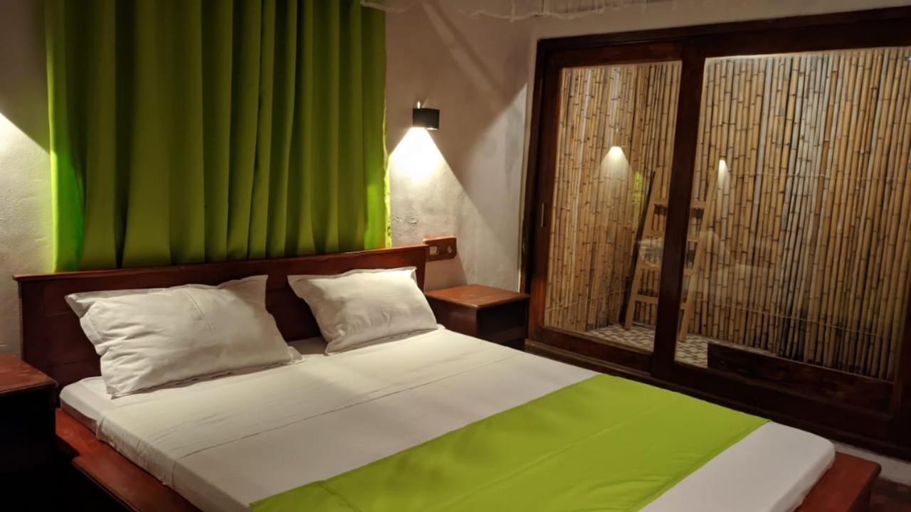 Ampazony Oasis Lodge Mahajanga Extérieur photo