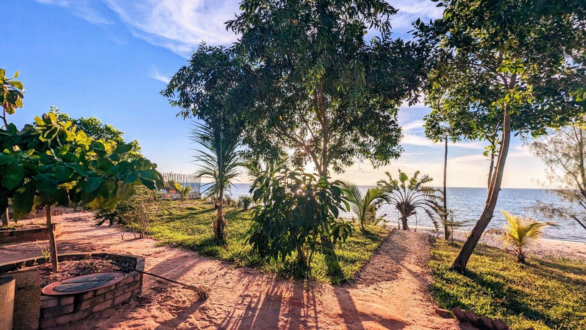 Ampazony Oasis Lodge Mahajanga Extérieur photo