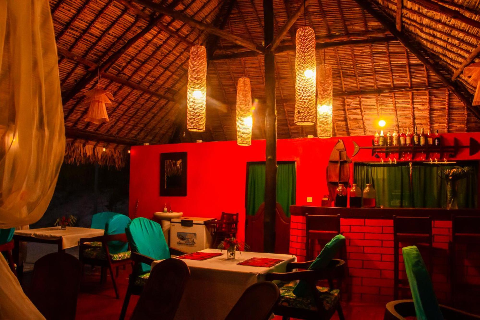 Ampazony Oasis Lodge Mahajanga Extérieur photo