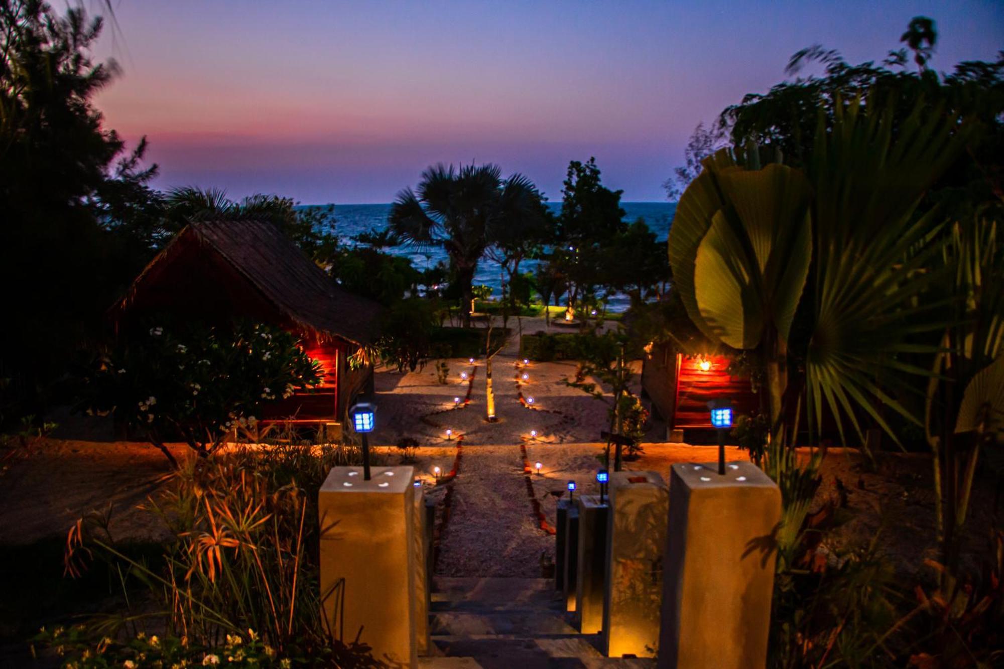 Ampazony Oasis Lodge Mahajanga Extérieur photo