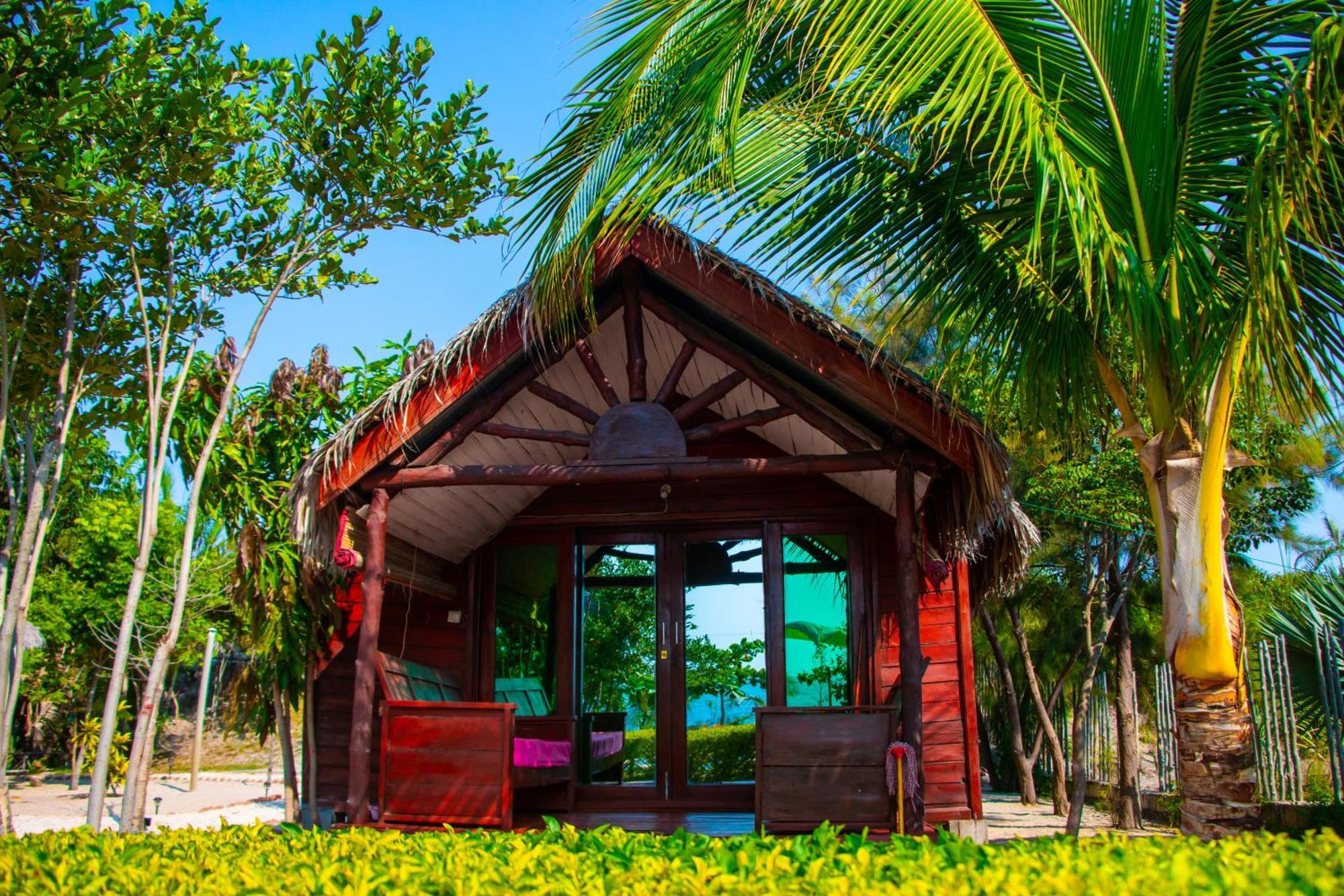 Ampazony Oasis Lodge Mahajanga Extérieur photo